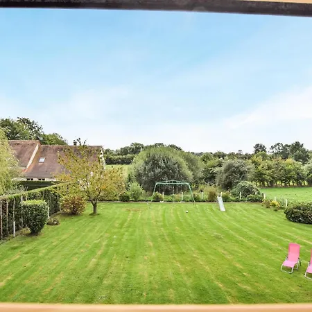 3 Bedroom Stunning In * Equemauville