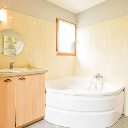 Holiday home 3 Bedroom Stunning In Equemauville